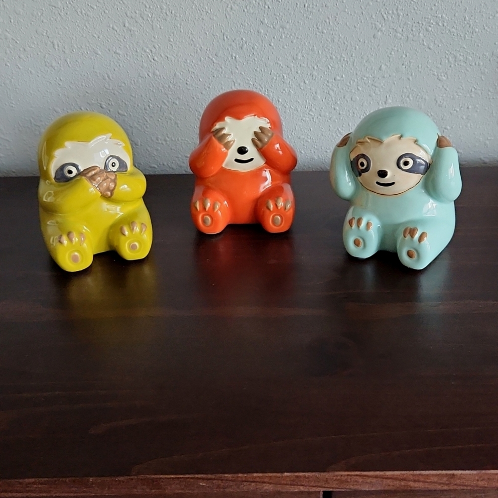 Sloth figurine set